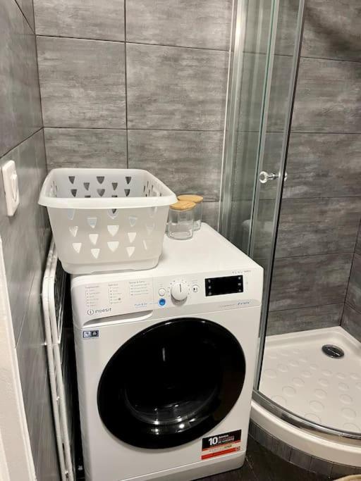 Apartment Situe Au Centre D'alfortville